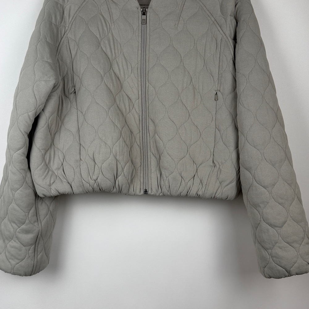 Lululemon Quilted Riverstone Taupe Bubble Shaped Cropped Bomber Jacket Size 8 - Picture 6 of 13